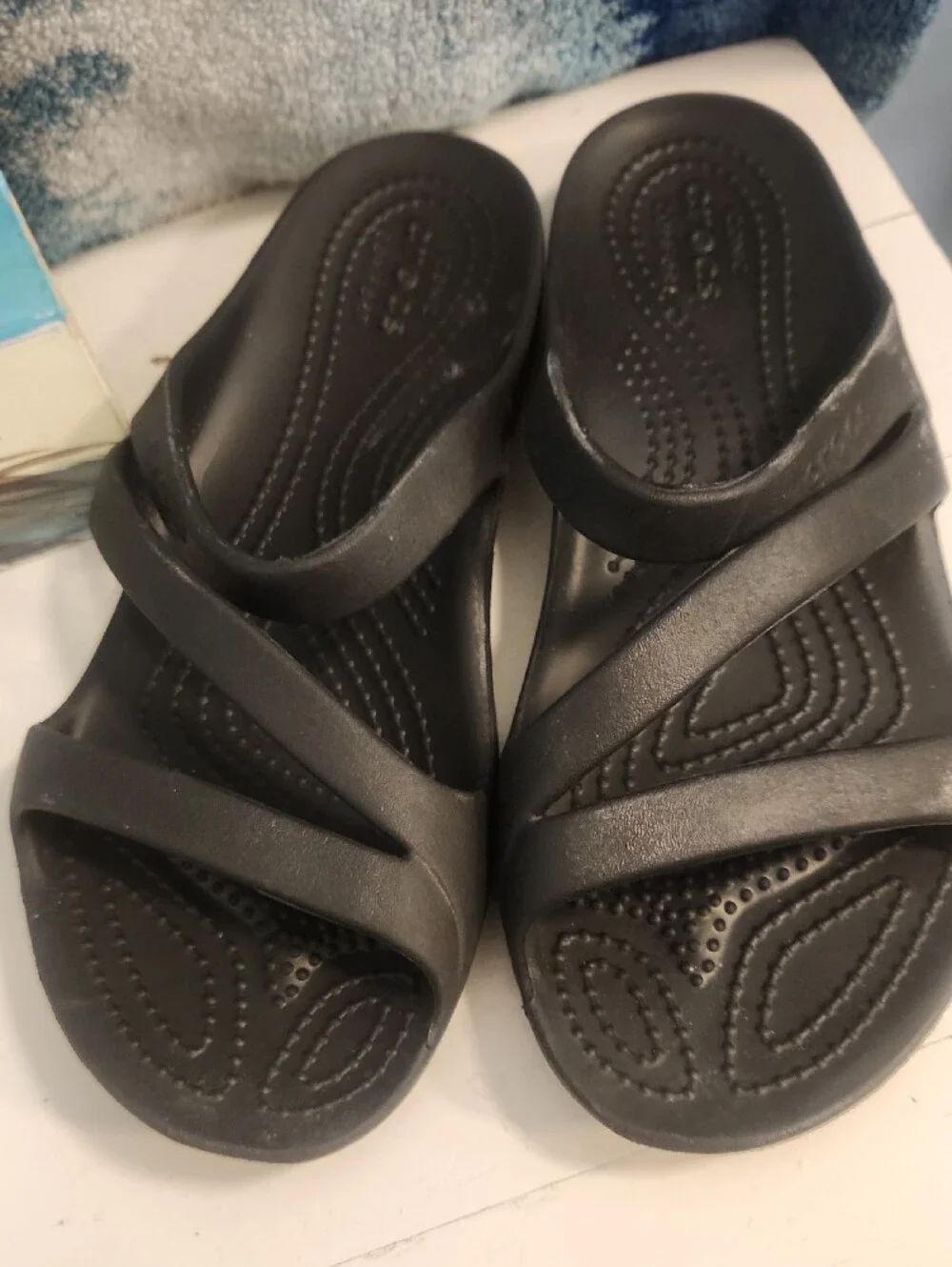 CROCS Women's Black Cross-Strap Slip-On Sandals